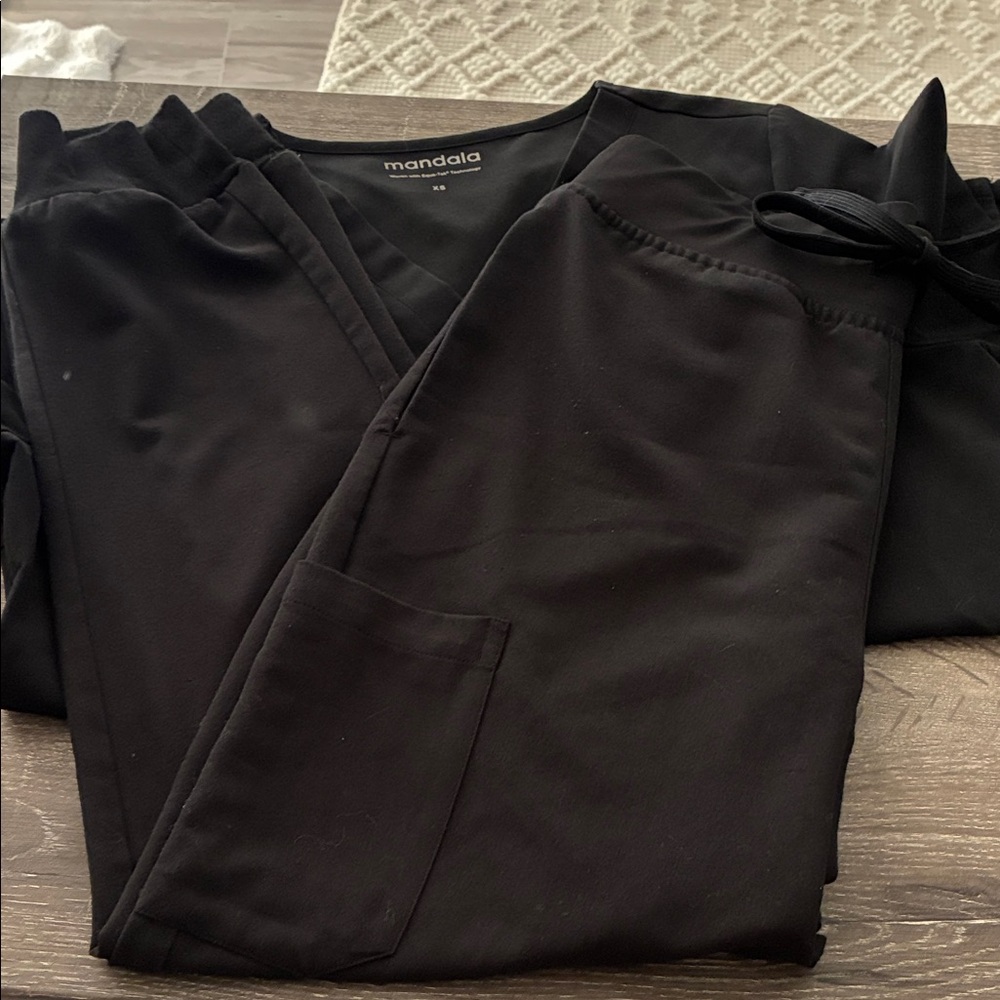 Mandala Black Scrub Set xsp joggers